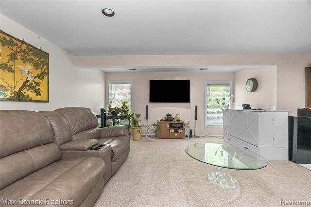 5199 Shenandoah Court, West Bloomfield, MI 48323