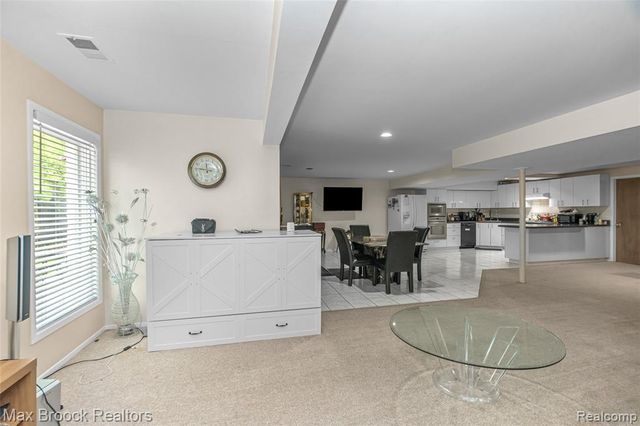 5199 Shenandoah Court, West Bloomfield, MI 48323