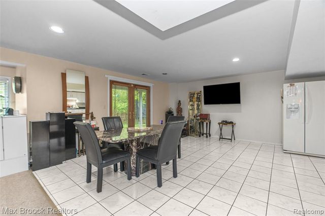 5199 Shenandoah Court, West Bloomfield, MI 48323