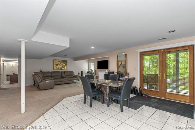5199 Shenandoah Court, West Bloomfield, MI 48323