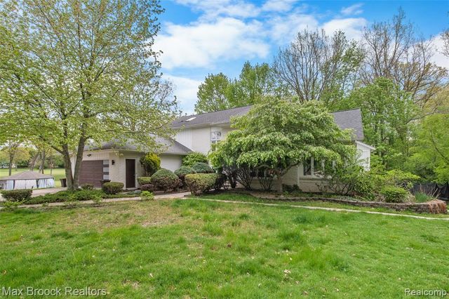 5199 Shenandoah Court, West Bloomfield, MI 48323