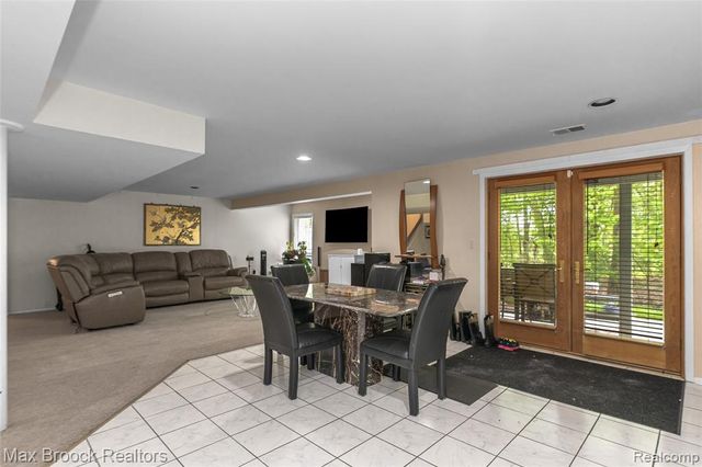 5199 Shenandoah Court, West Bloomfield, MI 48323