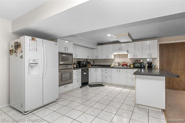 5199 Shenandoah Court, West Bloomfield, MI 48323