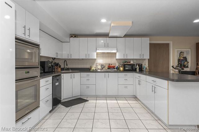 5199 Shenandoah Court, West Bloomfield, MI 48323