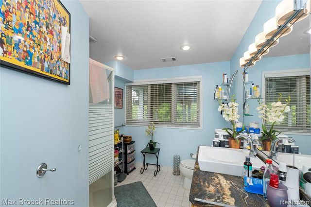 5199 Shenandoah Court, West Bloomfield, MI 48323