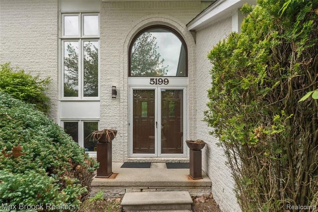 5199 Shenandoah Court, West Bloomfield, MI 48323