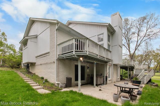5199 Shenandoah Court, West Bloomfield, MI 48323