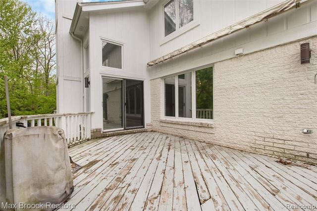 5199 Shenandoah Court, West Bloomfield, MI 48323