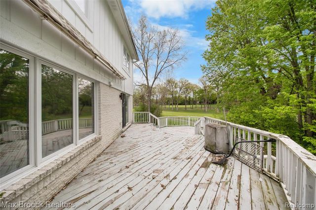 5199 Shenandoah Court, West Bloomfield, MI 48323