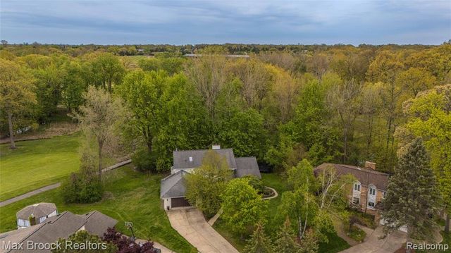 5199 Shenandoah Court, West Bloomfield, MI 48323
