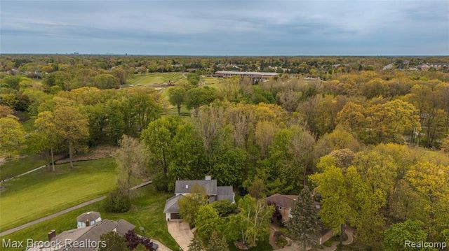 5199 Shenandoah Court, West Bloomfield, MI 48323