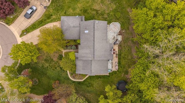 5199 Shenandoah Court, West Bloomfield, MI 48323