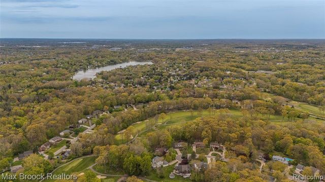 5199 Shenandoah Court, West Bloomfield, MI 48323