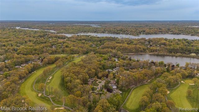 5199 Shenandoah Court, West Bloomfield, MI 48323