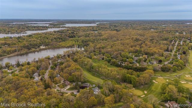 5199 Shenandoah Court, West Bloomfield, MI 48323
