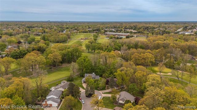 5199 Shenandoah Court, West Bloomfield, MI 48323