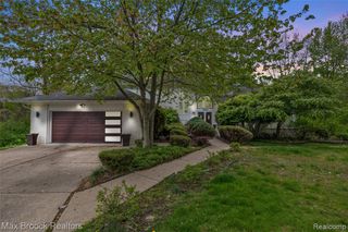 5199 Shenandoah Court, West Bloomfield, MI 48323