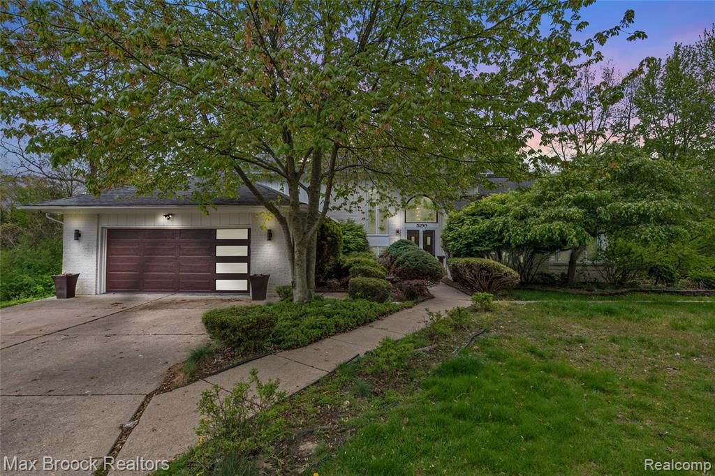 5199 Shenandoah Court, West Bloomfield, MI 48323