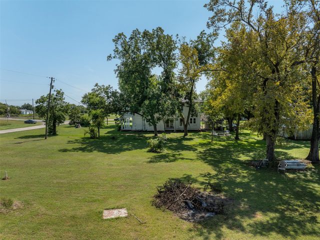 1008 Railroad, Thornton, TX 76687