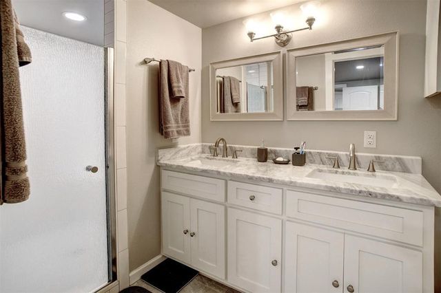 1217 Jones ST, Smithville, TX 78957