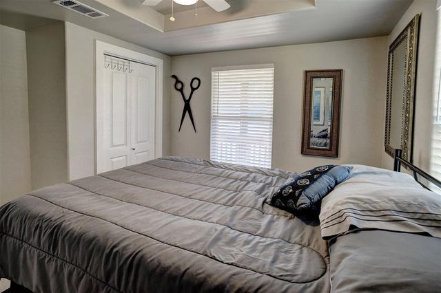 1217 Jones ST, Smithville, TX 78957