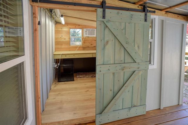 1217 Jones ST, Smithville, TX 78957