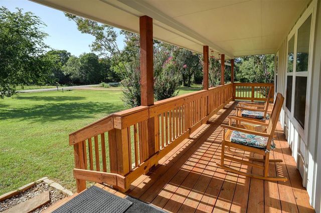 1217 Jones ST, Smithville, TX 78957