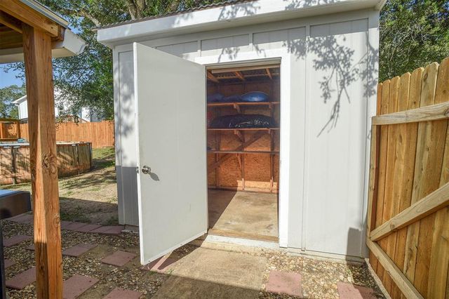 1217 Jones ST, Smithville, TX 78957