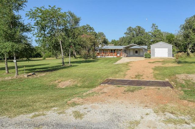 1217 Jones ST, Smithville, TX 78957