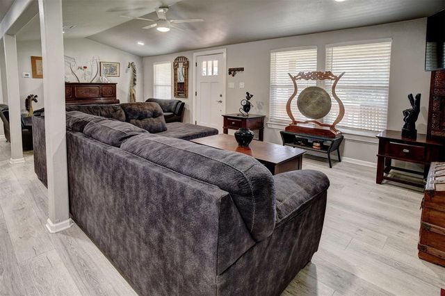 1217 Jones ST, Smithville, TX 78957