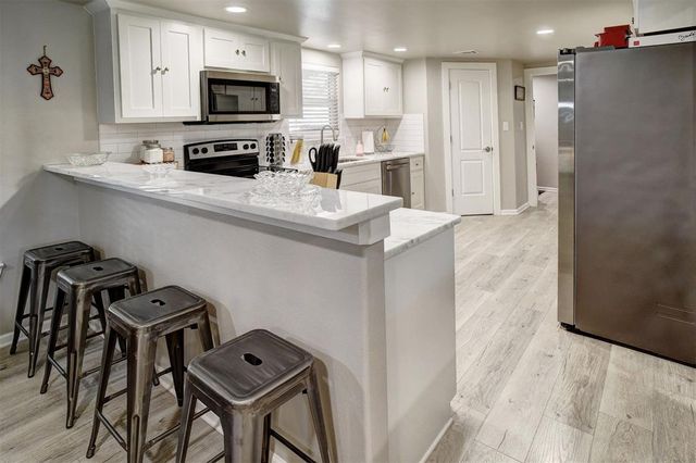 1217 Jones ST, Smithville, TX 78957