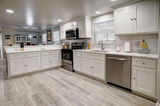 1217 Jones ST, Smithville, TX 78957