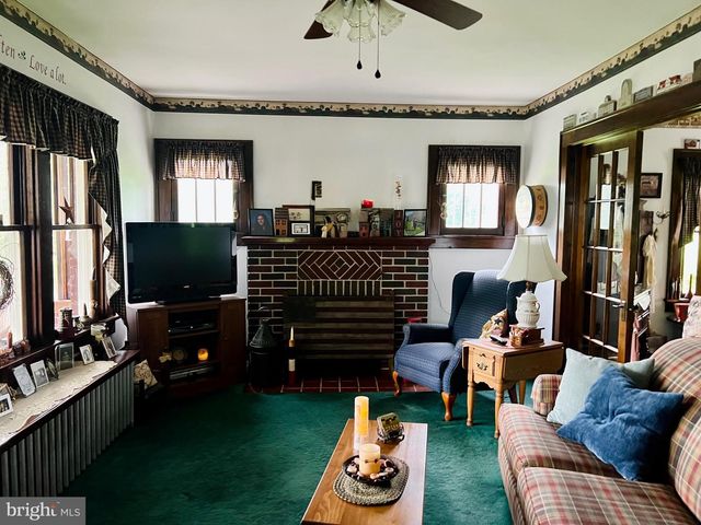 142 CASHMAN RD, Altoona, PA 16601