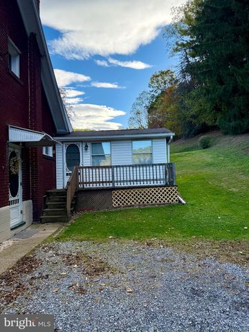 142 CASHMAN RD, Altoona, PA 16601