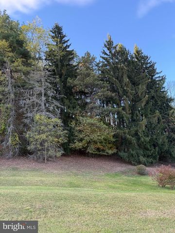 142 CASHMAN RD, Altoona, PA 16601