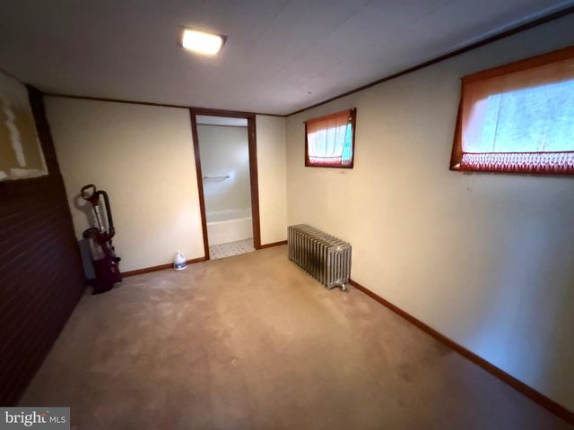 142 CASHMAN RD, Altoona, PA 16601