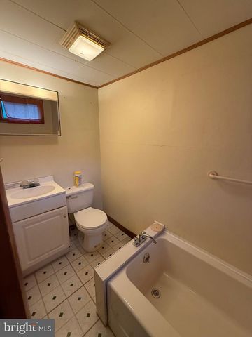 142 CASHMAN RD, Altoona, PA 16601