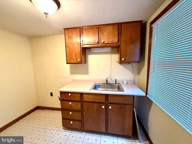 142 CASHMAN RD, Altoona, PA 16601