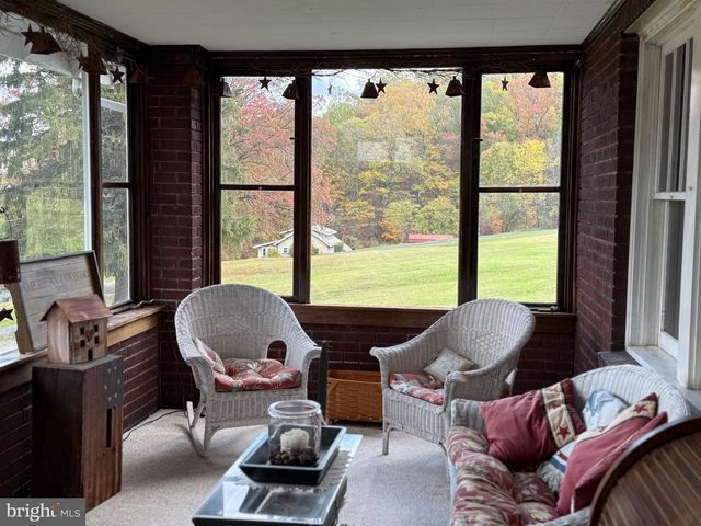 142 CASHMAN RD, Altoona, PA 16601