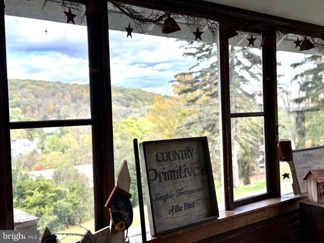 142 CASHMAN RD, Altoona, PA 16601