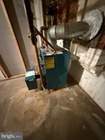 142 CASHMAN RD, Altoona, PA 16601