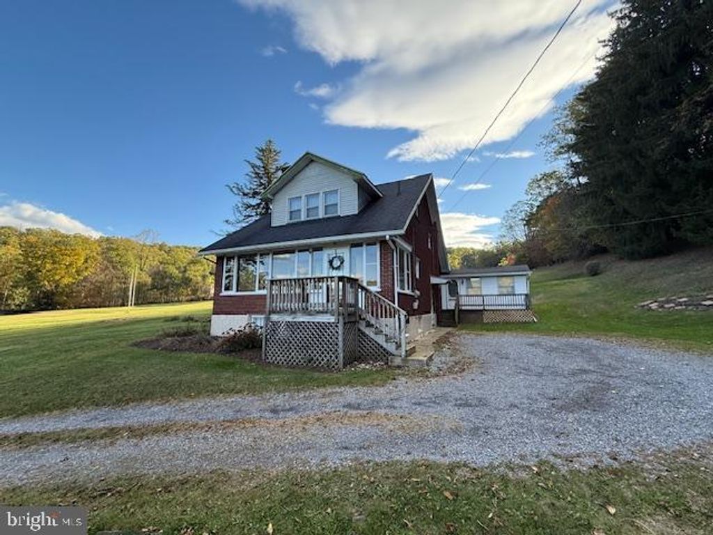 142 CASHMAN RD, Altoona, PA 16601