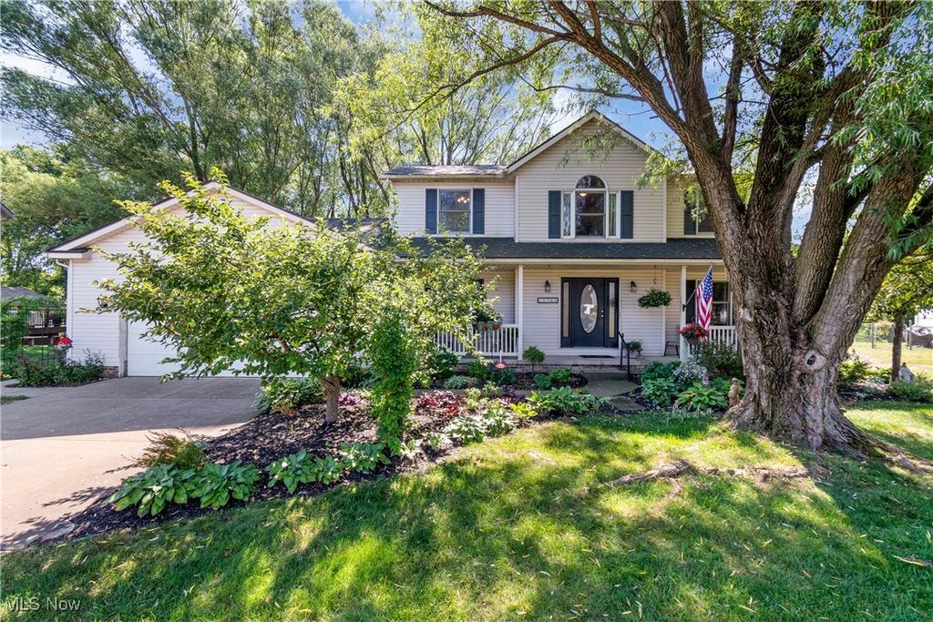 12340 Waterfall Avenue NW, Uniontown, OH 44685