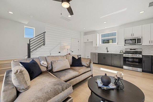 2608 Bristol DR B, Austin, TX 78723