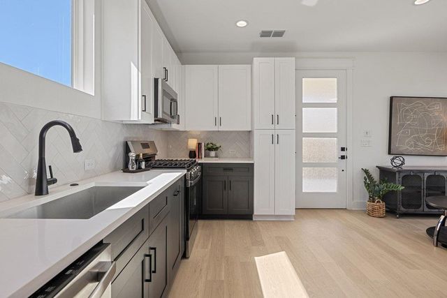 2608 Bristol DR B, Austin, TX 78723