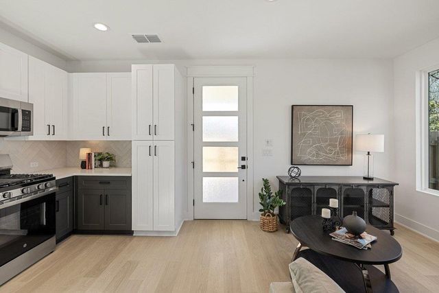 2608 Bristol DR B, Austin, TX 78723