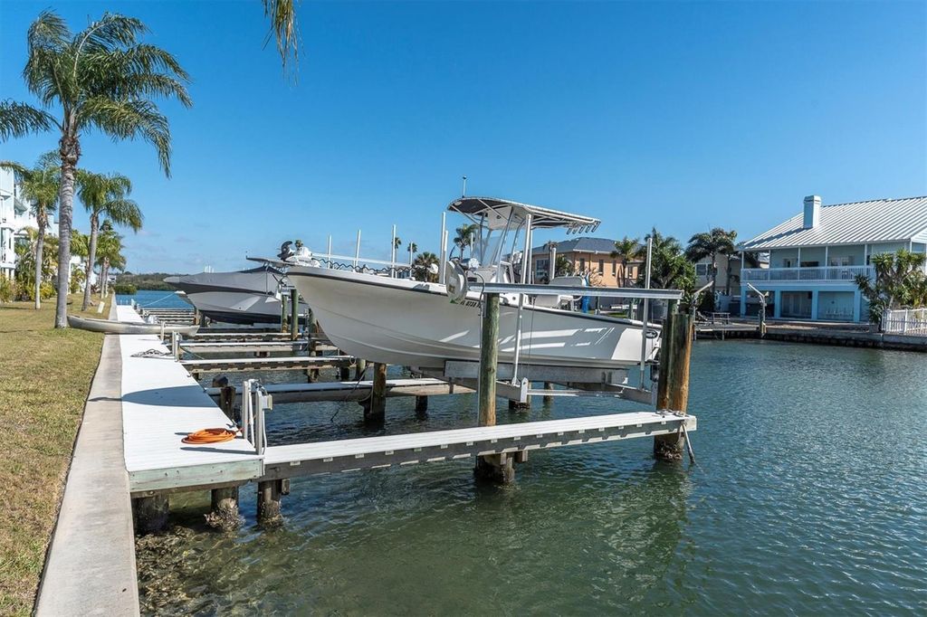 Image 4 of property listing at 641 GARLAND CIRCLE, Indian Rocks Beach, FL 33785