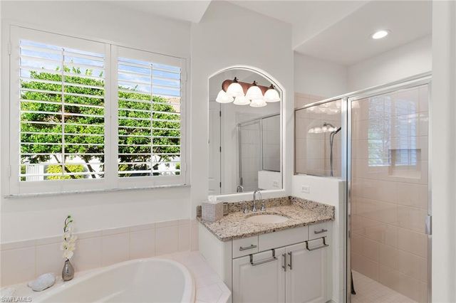 6534 Caldecott DR, Naples, FL 34113