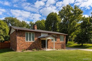402 Camelot Drive, Collinsville, IL 62234