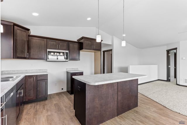608 BULL RUN DR, Box Elder, SD 57719